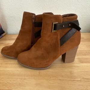 Diba- Matthew Heeled Bootie, Suede